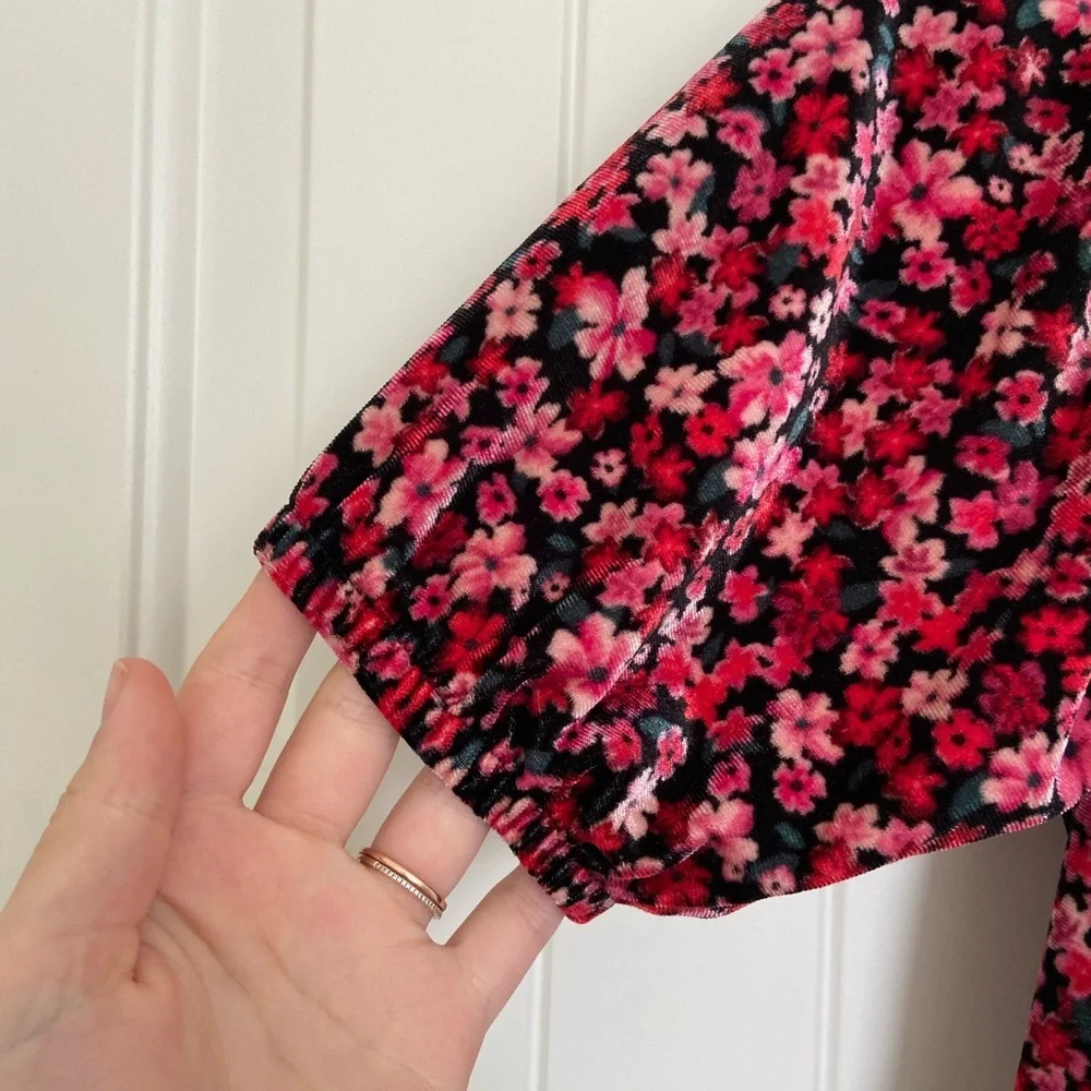 EUC | Old Navy‎ girl’s velvet floral puff sleeve blouse — large